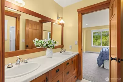 15390 Broom Street NE, Bainbridge Island, WA 98110 - Photo 21