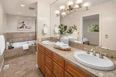 1333 98th Avenue NE, Clyde Hill, WA 98004 - Photo 25