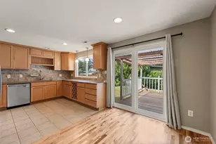 16608 NE 9th St, Bellevue, WA 98008 - Photo 9