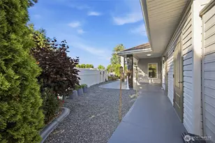 709 SE Songbird Ln, College Place, WA 99324 - Photo 37