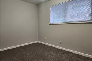 1610 E 31st St, Bremerton, WA 98310 - Photo 9