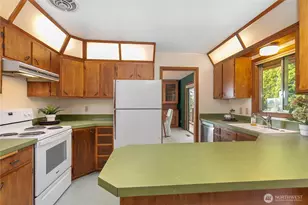 909 10th St, Bellingham, WA 98225 - Photo 11