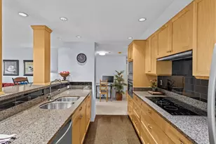 121 Vine St, Seattle, WA 98121 - Photo 11