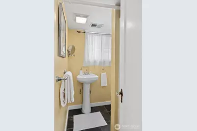 1020 NE 100th Street #1, Seattle, WA 98125 - Photo 29