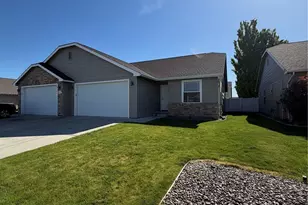 913 S 90th Ave, Yakima, WA 98908 - Photo 1