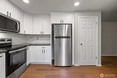 10214 13th Avenue Ct E #E, Tacoma, WA 98445 - Photo 3