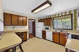 710 NW Heller St, Oak Harbor, WA 98277 - Photo 9