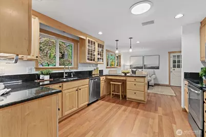1555 Wildwood Boulevard SW, Issaquah, WA 98027 - Photo 9