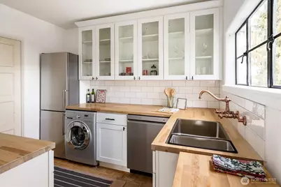 1106 NE 42nd #19, Seattle, WA 98105 - Photo 15