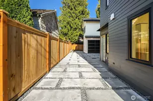7062 Cleopatra Pl NW, Seattle, WA 98117 - Photo 17