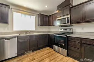 10713 63rd St E, Puyallup, WA 98372 - Photo 5