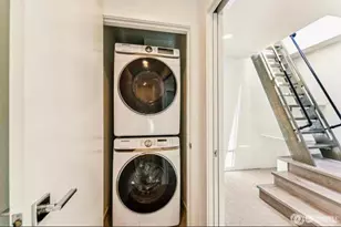 604 NW 77th St, Seattle, WA 98117 - Photo 3