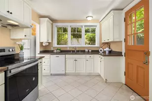 2727 36th Ave SW, Seattle, WA 98126 - Photo 9