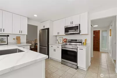 2208 Vashon Ave NE, Renton, WA 98059 - Photo 11