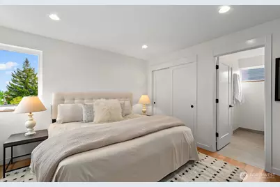 4116 B Burke Avenue N, Seattle, WA 98103 - Photo 11