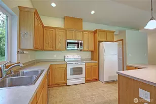 611 SW Camano Dr, Camano Island, WA 98282 - Photo 11