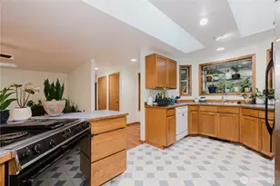 566 E Pointes Dr W, Shelton, WA 98584 - Photo 5