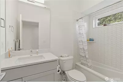 9215 NE 32nd Street, Clyde Hill, WA 98004 - Photo 33