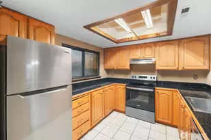 323 SW 112th St, Seattle, WA 98146 - Photo 5