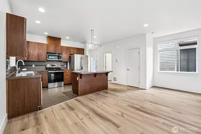 8128 Wolcott Avenue S, Seattle, WA 98118 - Photo 3
