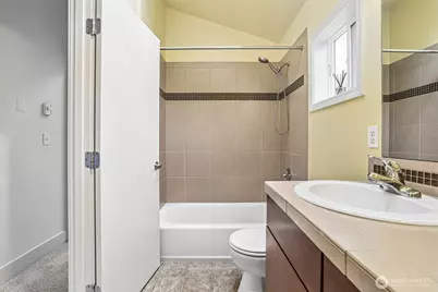 8128 Wolcott Avenue S, Seattle, WA 98118 - Photo 21