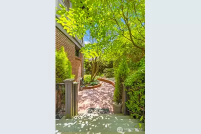 2218 E Prospect Street, Seattle, WA 98112 - Photo 35