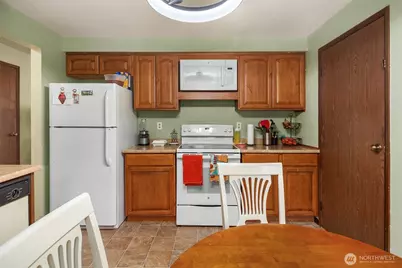 9226 Sharon Drive, Everett, WA 98204 - Photo 5