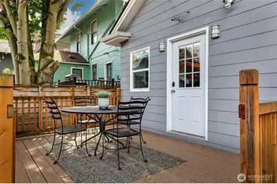 954 19th Avenue E, Seattle, WA 98112 - Photo 11