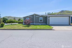 401 Ridgeview Loop Dr, Wenatchee, WA 98801 - Photo 1