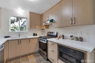 7727 27th Avenue NW, Seattle, WA 98117 - Photo 9