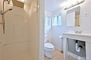 512 S 35th St, Tacoma, WA 98418 - Photo 33