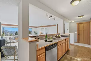 2500 W Manor Pl, Seattle, WA 98199 - Photo 7