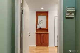 500 Aloha St, Seattle, WA 98109 - Photo 33