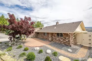 1632 Tanda Ln, Wenatchee, WA 98801 - Photo 1