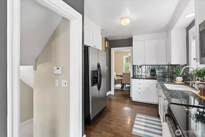 1020 NE 100th Street #1, Seattle, WA 98125 - Photo 13