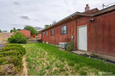 618 1st Avenue NE, Soap Lake, WA 98848 - Photo 13