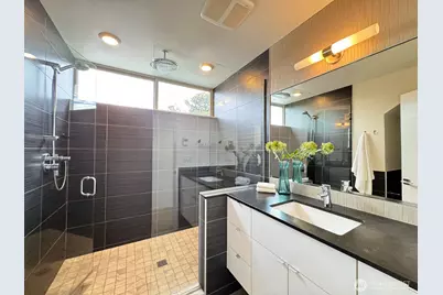 4114 Linden Avenue N #A, Seattle, WA 98103 - Photo 19