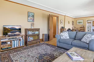 3002 NE 57th St, Seattle, WA 98105 - Photo 9
