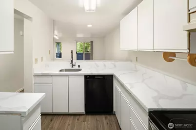 170 Newport Way NW #D31, Issaquah, WA 98027 - Photo 7