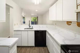 170 Newport Way NW, Issaquah, WA 98027 - Photo 7