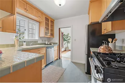 7550 21st Avenue NE, Seattle, WA 98115 - Photo 13