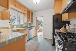 7550 21st Ave NE, Seattle, WA 98115 - Photo 13