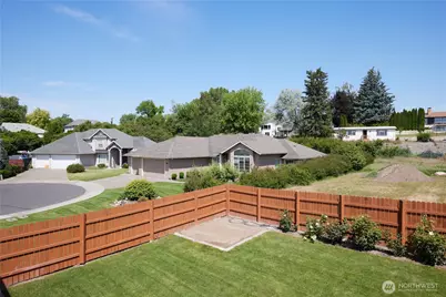 519 SE Mockingbird Drive, College Place, WA 99324 - Photo 33