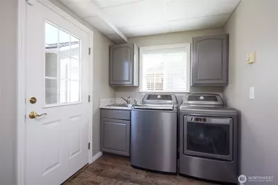 519 SE Mockingbird Drive, College Place, WA 99324 - Photo 17
