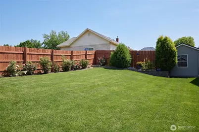 519 SE Mockingbird Drive, College Place, WA 99324 - Photo 35