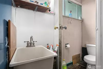 9432 Rainier Avenue S, Seattle, WA 98118 - Photo 11