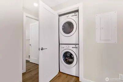 9251 N Ashworth Avenue N, Seattle, WA 98103 - Photo 33