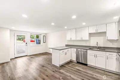 9251 N Ashworth Avenue N, Seattle, WA 98103 - Photo 9