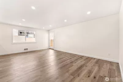 9251 N Ashworth Avenue N, Seattle, WA 98103 - Photo 31