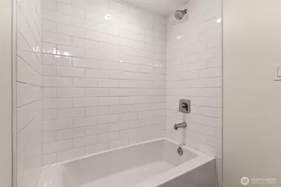 9251 N Ashworth Avenue N, Seattle, WA 98103 - Photo 15